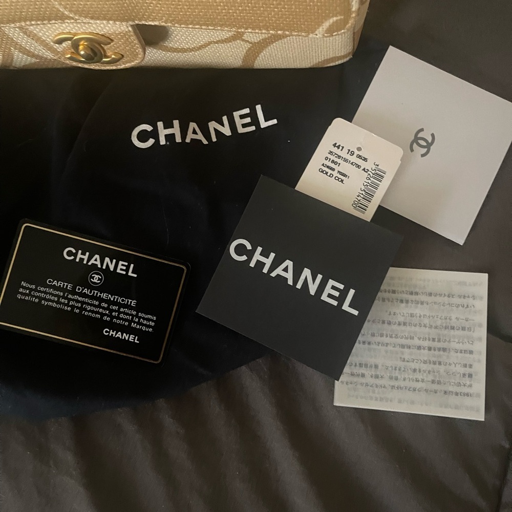 Vintage CHANEL rare GOLDen cream bag - Picture 2 of 11